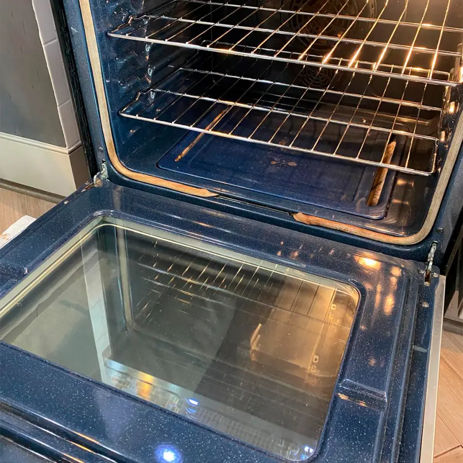 After: spotless oven cleaned by Day's Cleaning Service